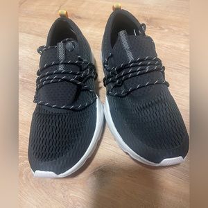 Sorel black tennis shoes 10.5